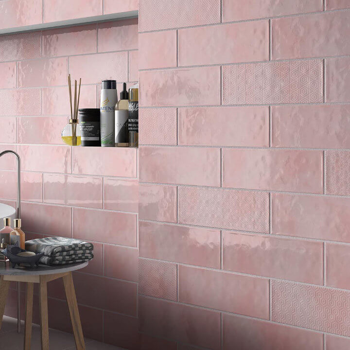 Elegant patterned floor tile
